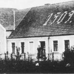 W drzwiach Martha Miller (z d. Schr&ouml;der) i jej c&oacute;rka Erna, 1926.